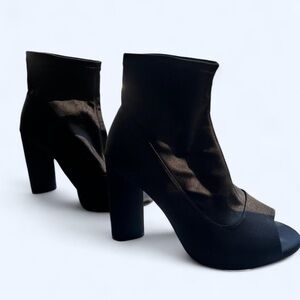 Gianni Bini Black Sock Booties – Size 6M